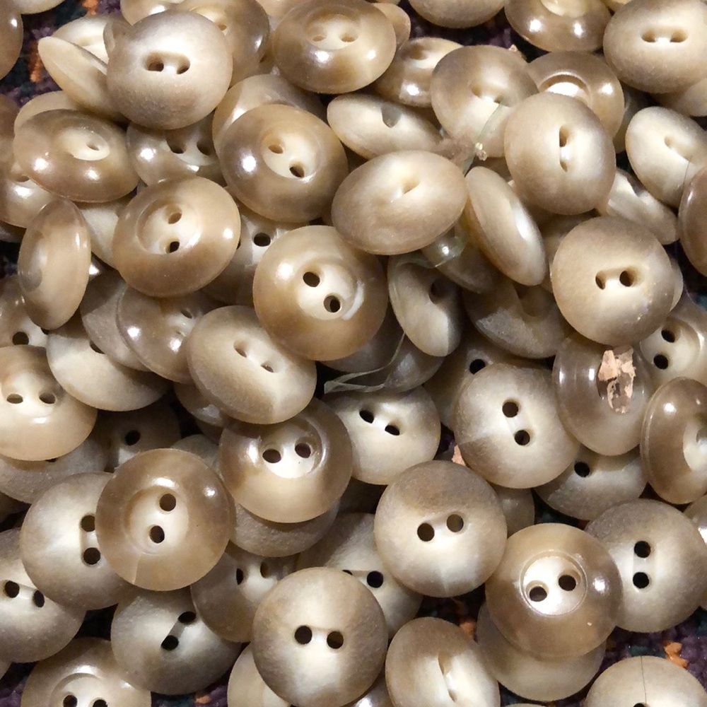 New vintage mottled beige/brown 2 hole craft sewing buttons